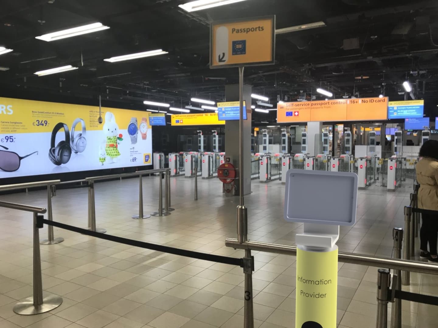 Passport control hall at Schiphol with the TravelBuddy scanning point in place
